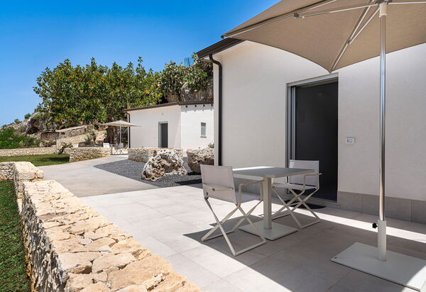 Villa Anna Plemmirio: Buitenkanten, Buitenshuis