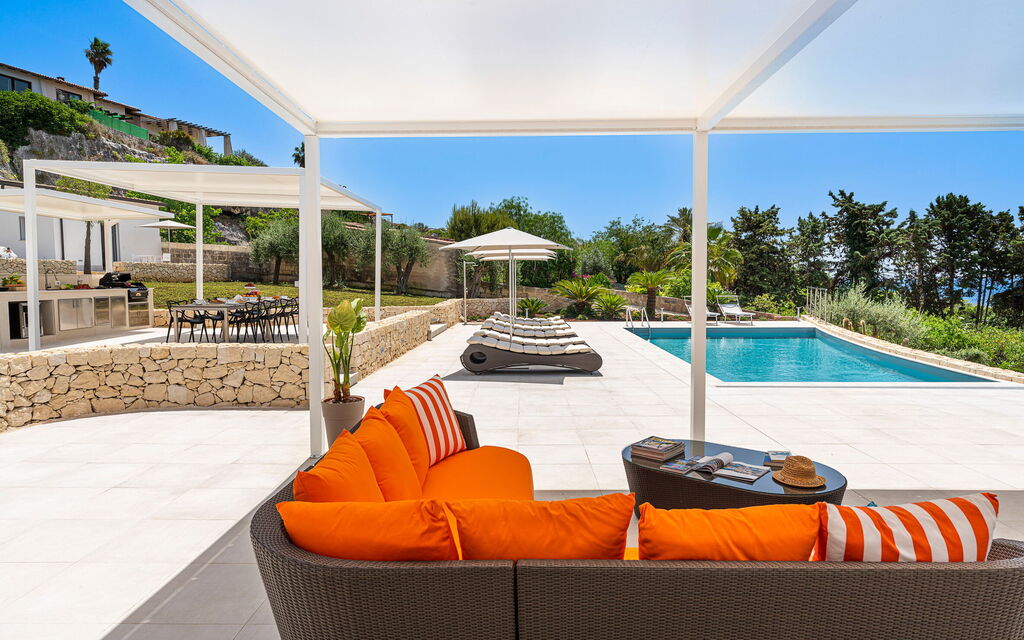 Villa Anna Plemmirio: Building Exterior, Outdoor, Pool