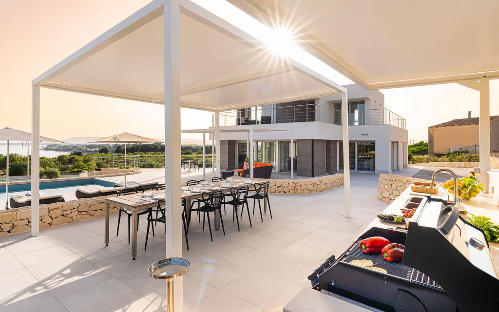Villa Anna Plemmirio: Balcony / Terrace / Patio, Building Exterior, Outdoor, Pool