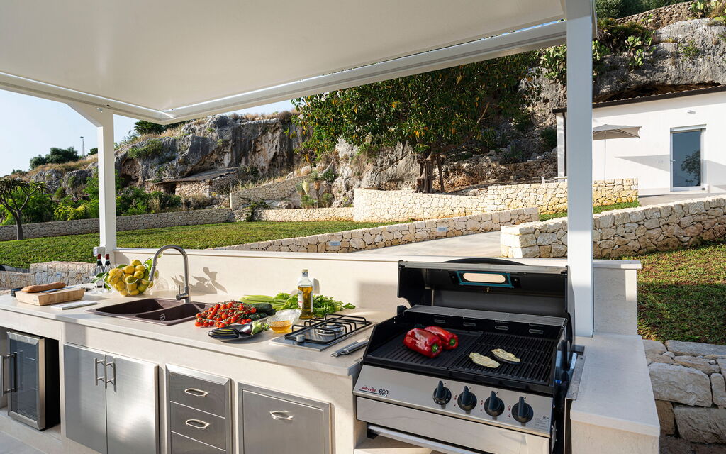 Villa Anna Plemmirio: Balcony / Terrace / Patio, Building Exterior, Outdoor