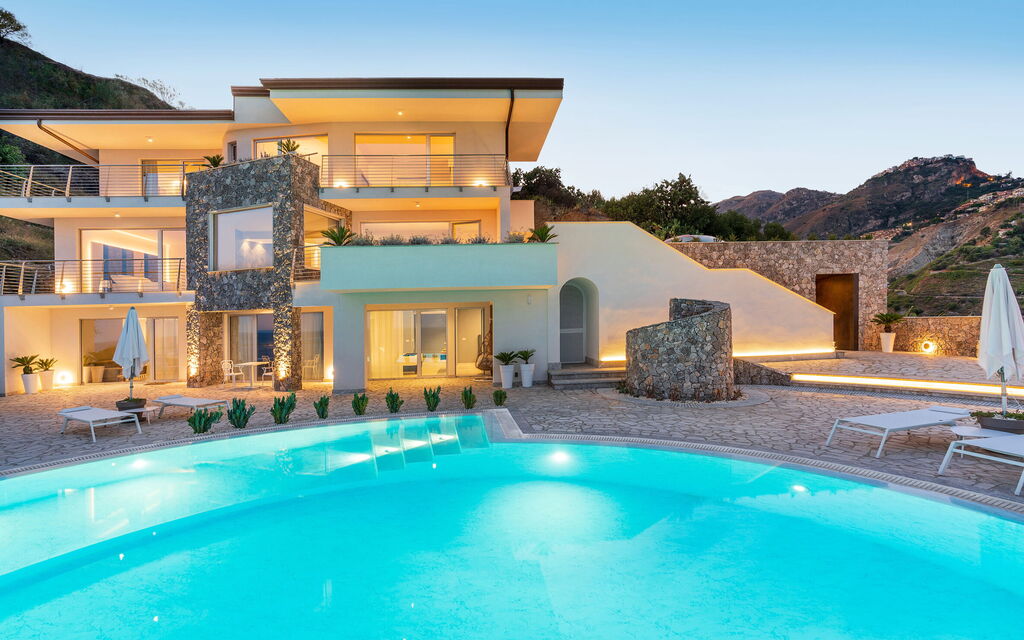 Baya Bella: Building Exterior, Outdoor, Pool