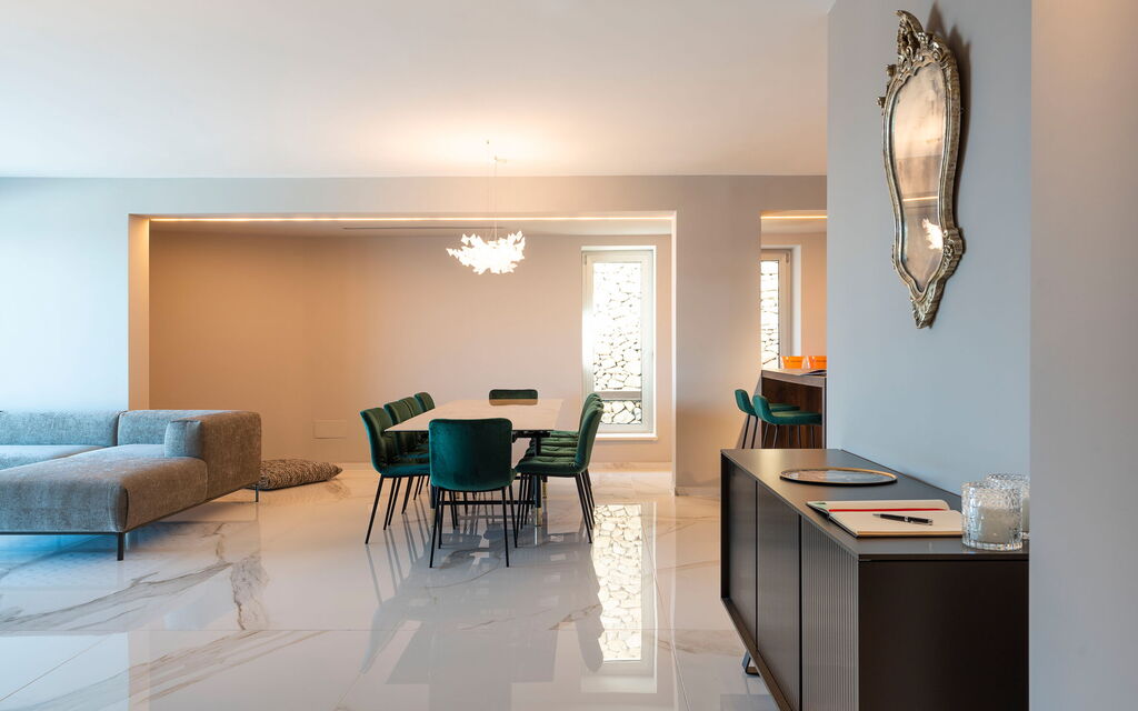 Baya Bella: Dining Room, Living Room