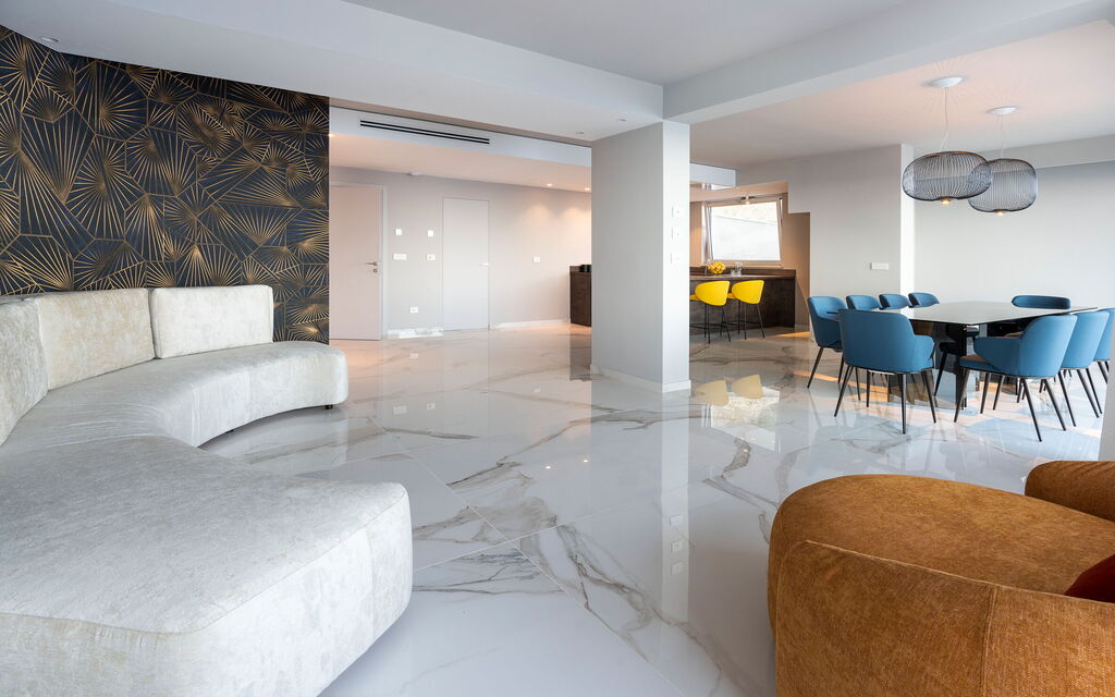 Baya Bella: Dining Room, Living Room