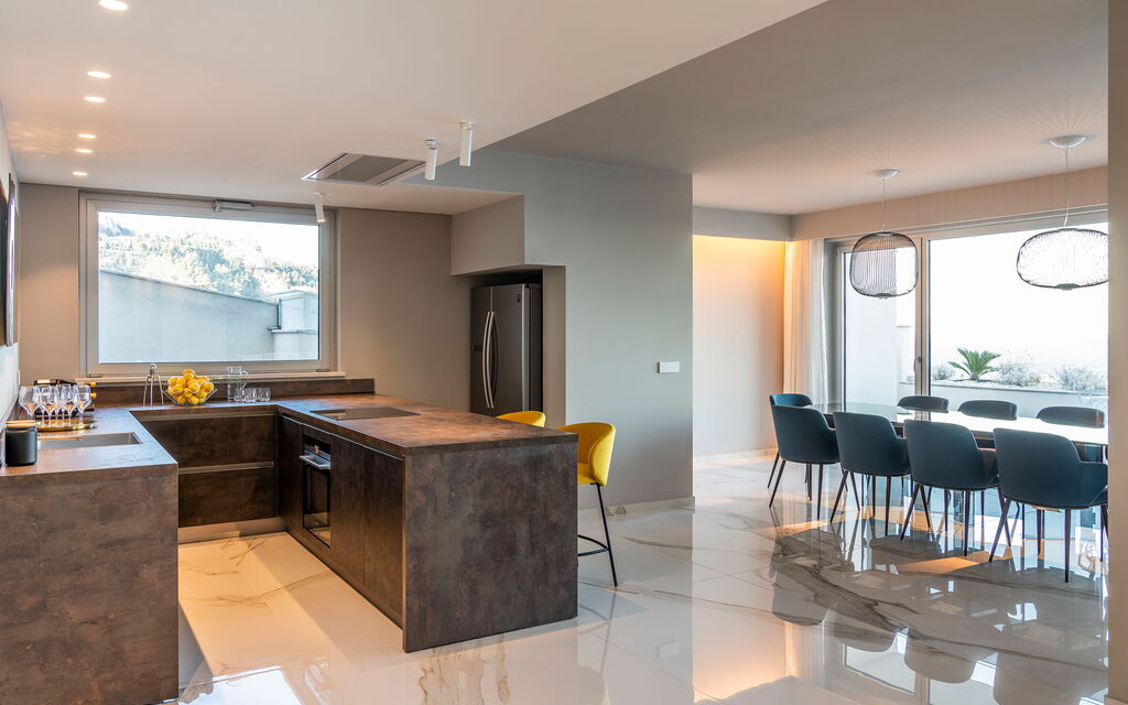 Baya Bella: Dining Room, Kitchen