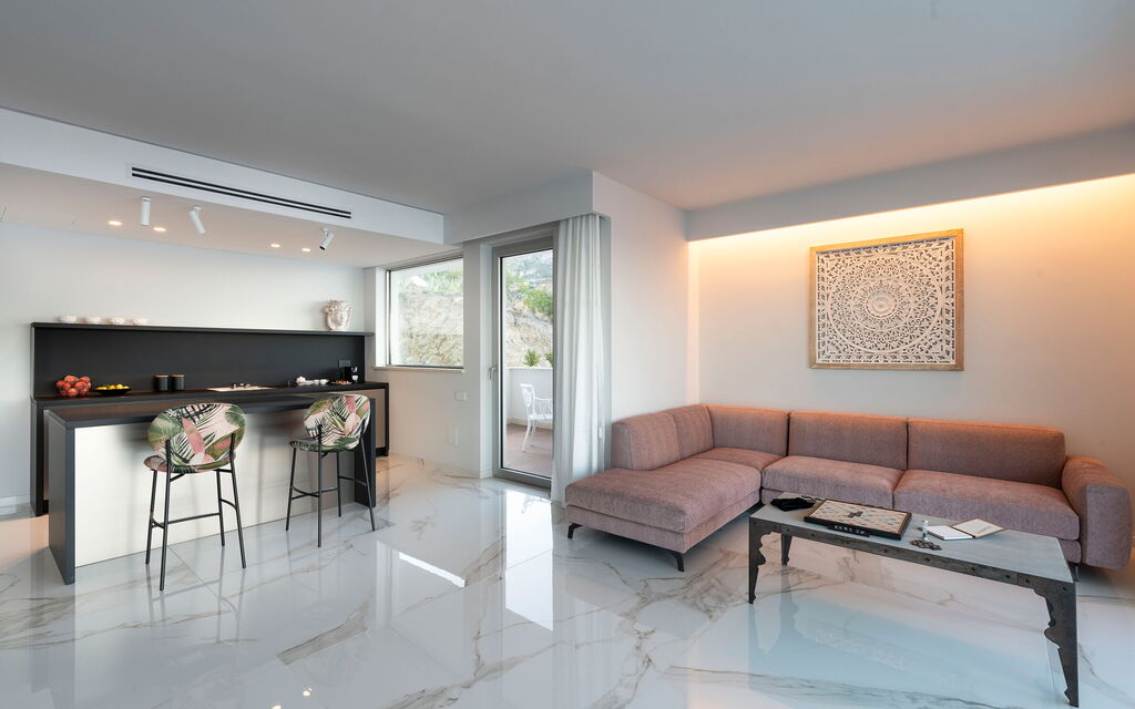 Baya Bella: Living Room