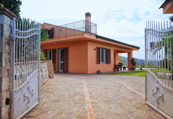 Villa Malu: Außen, Draussen, Haupteingang