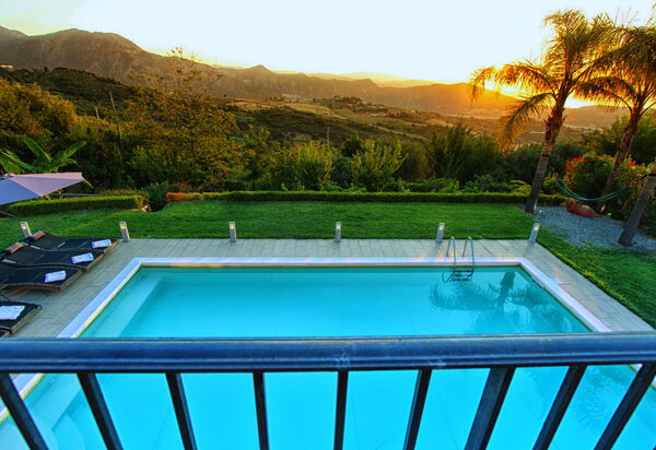 Villa Malu: Ansichten, Außen, Draussen, Garten, Schwimmbad