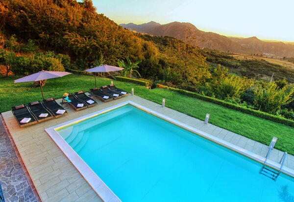 Villa Malu: Ansichten, Außen, Draussen, Garten, Schwimmbad