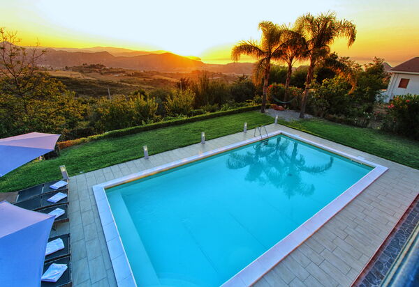 Villa Malu: Ansichten, Außen, Draussen, Garten, Schwimmbad