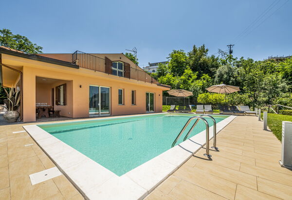 Villa Malu: Außen, Draussen, Schwimmbad