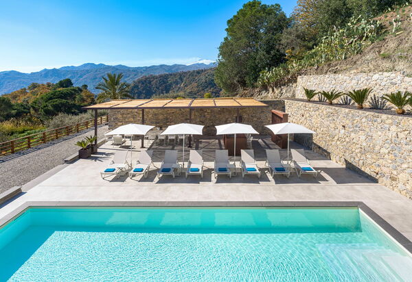 Zagara Bianca: Buitenkanten, Buitenshuis, zwembad