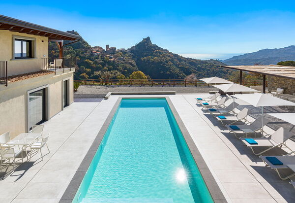 Zagara Bianca: Buitenkanten, Buitenshuis, zwembad