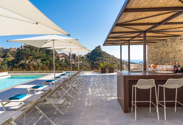 Zagara Bianca: Buitenkanten, Buitenshuis, zwembad