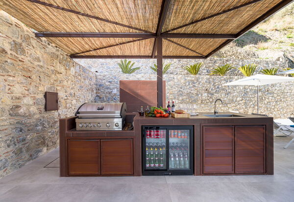 Zagara Bianca: Buitenkanten, Buitenshuis