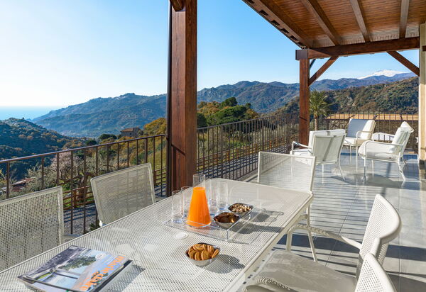 Zagara Bianca: Buitenkanten, Buitenshuis, Eten, Keer bekeken