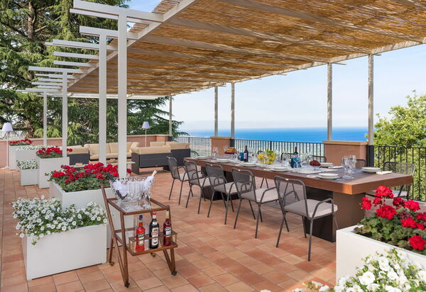 Tenuta Della Contea: Buitenkanten, Buitenshuis, Keer bekeken