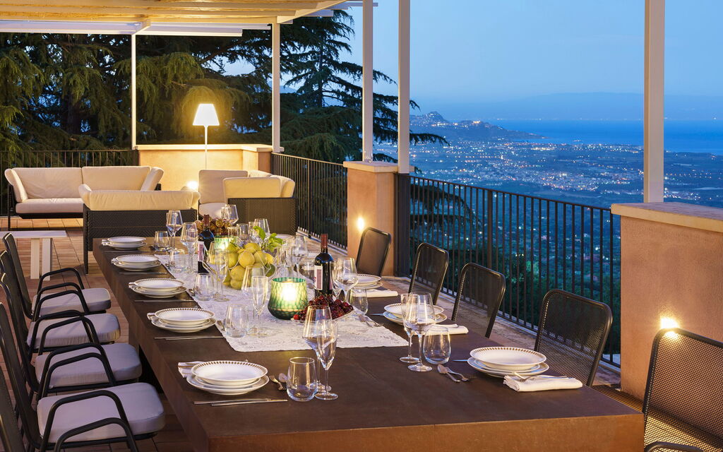 Tenuta Della Contea: Altan / terrasse / gårdhave, Udendørs, Udvendige, Visninger