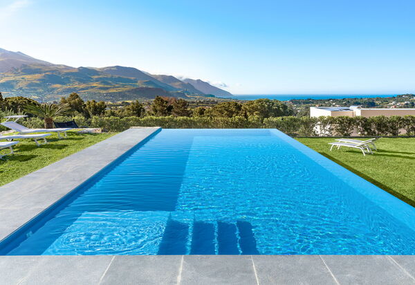 Villa Dolce: бассейн, Взгляды, Открытый, Сад, Экстерьеры