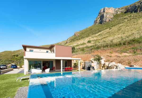 Villa Dolce: бассейн, Открытый, Сад, Экстерьеры