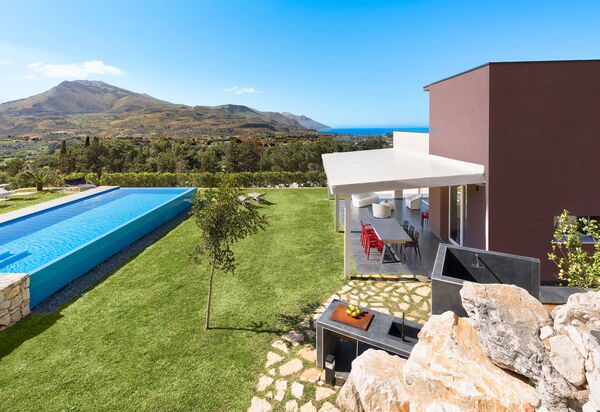 Villa Dolce: бассейн, Взгляды, Открытый, Сад, Экстерьеры