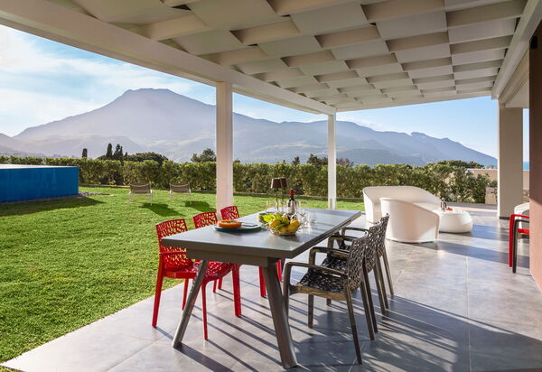 Villa Dolce: бассейн, Взгляды, Открытый, Сад, Экстерьеры