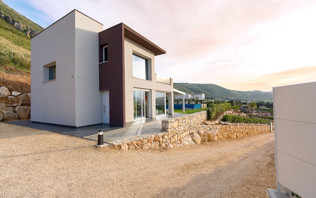 Villa Dolce: Building Exterior, Main Entrance, Outdoor