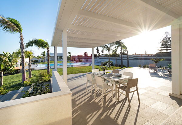 Diantha: Balcon / Terrasse / Patio, bassin, Extérieur, Extérieurs, Jardin