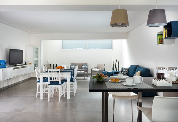 Diantha: Cuisine, Salle à manger, Salon