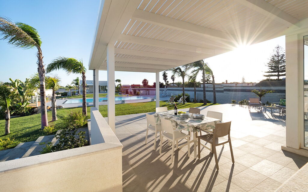 Diantha: Balcon / Terrasse / Patio, bassin, Extérieur, Extérieurs, Jardin