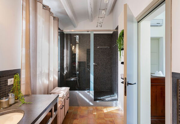 Pigna Blue: Bathroom