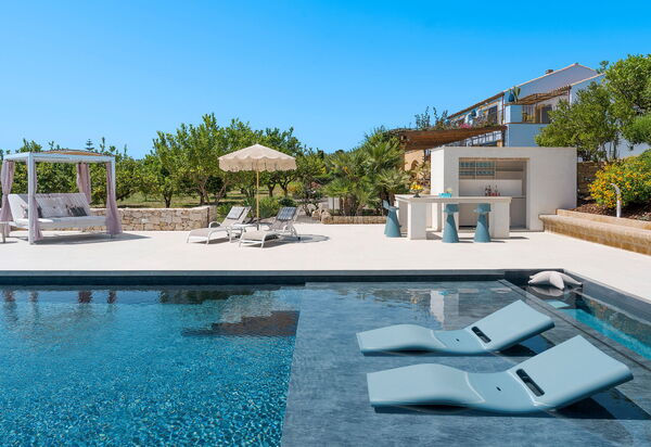 Pigna Blue: Building Exterior, Outdoor, Pool