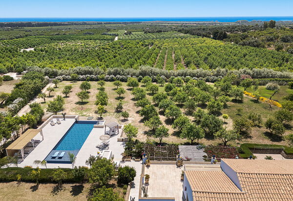 Pigna Blue: Pool, Scenic View