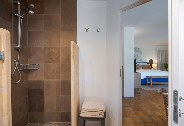 Pigna Blue: Bathroom