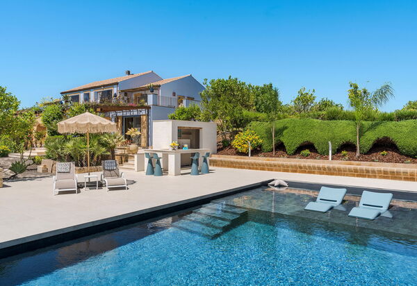 Pigna Blue: Building Exterior, Outdoor, Pool