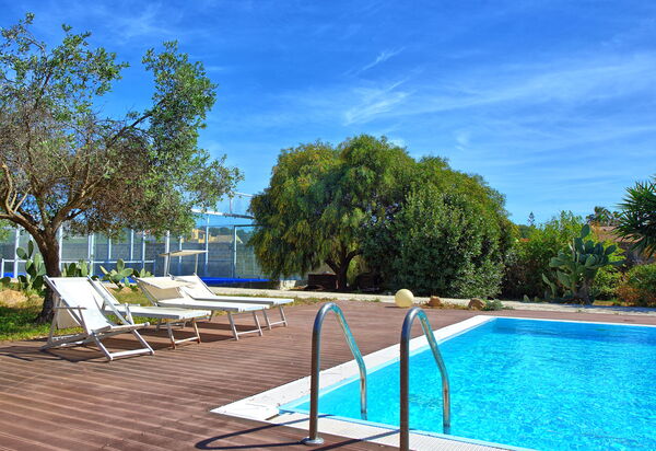 Villa Maraus: Außen, Draussen