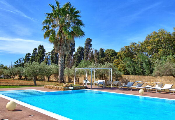 Villa Maraus: Außen, Draussen