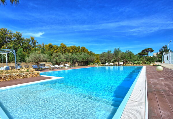 Villa Maraus: Außen, Draussen