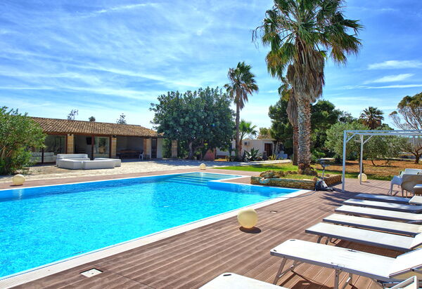 Villa Maraus: Außen, Draussen