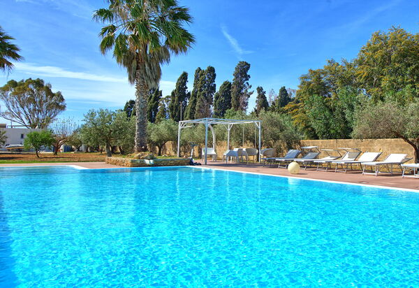 Villa Maraus: Außen, Draussen