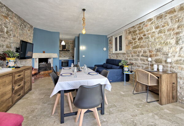 Villa Maraus: Esszimmer, Wohnzimmer