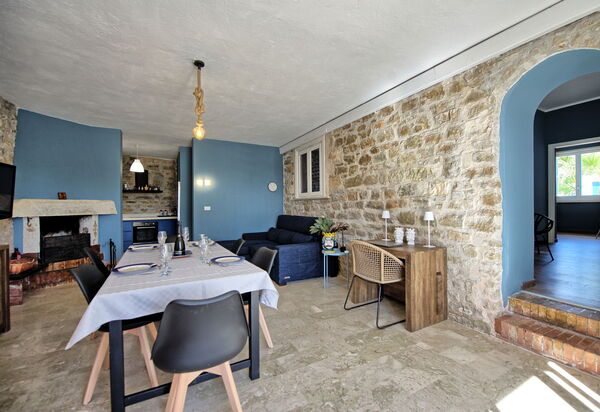 Villa Maraus: Esszimmer, Wohnzimmer