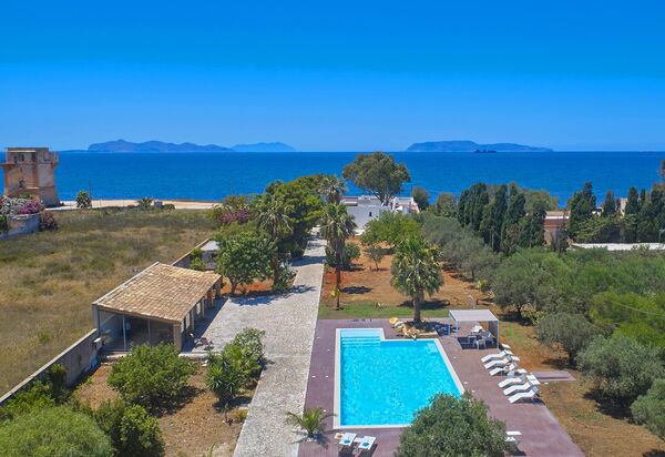 Villa Maraus: Ansichten, Außen, Draussen, Schwimmbad