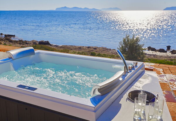 Villa Maraus: Ansichten, Außen, Draussen, Whirlpool