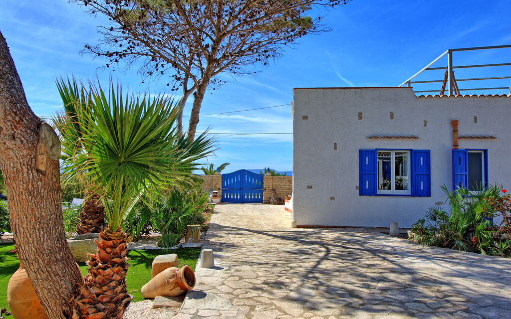 Villa Maraus: all'aperto, Esterni