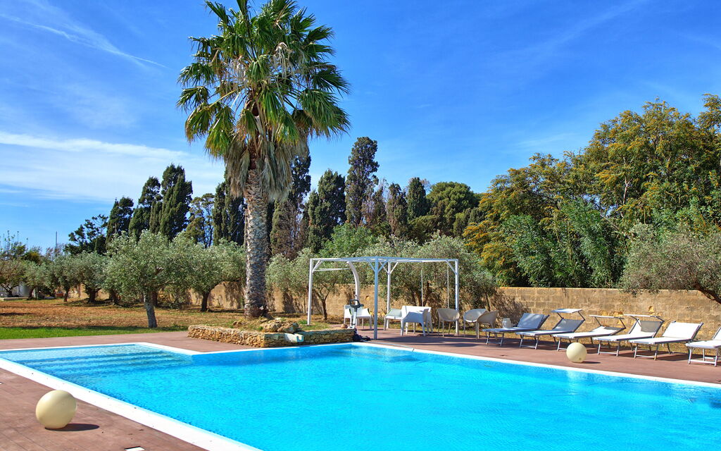 Villa Maraus: all'aperto, Esterni