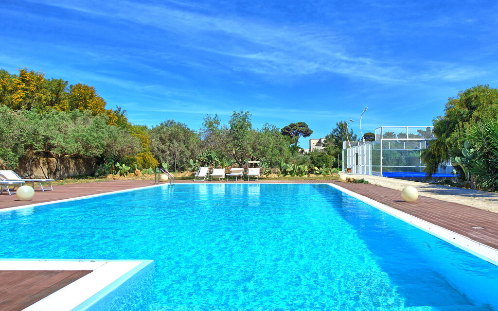 Villa Maraus: all'aperto, Esterni