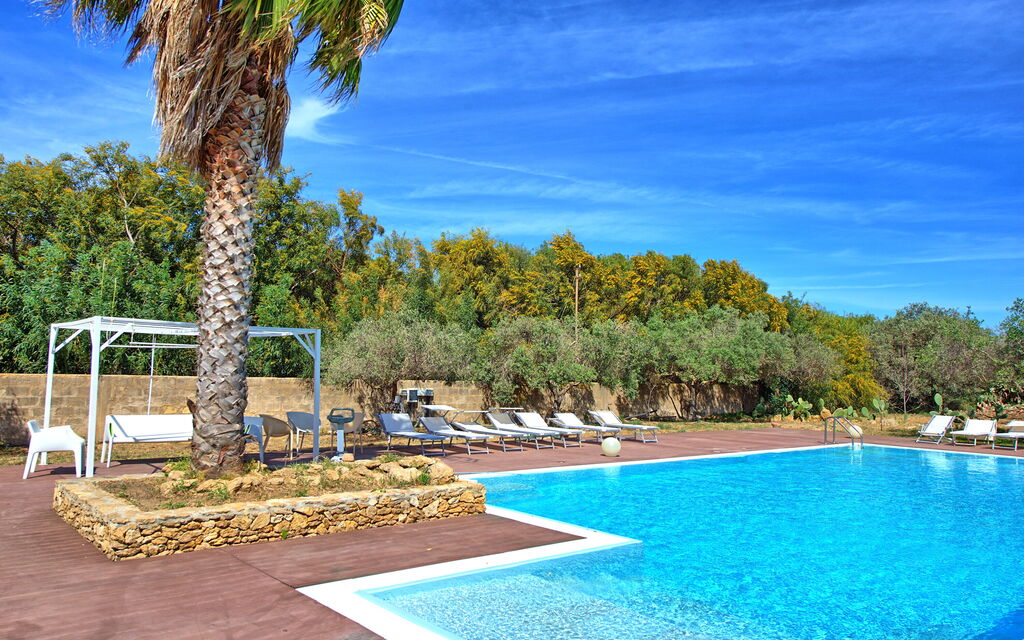 Villa Maraus: all'aperto, Esterni