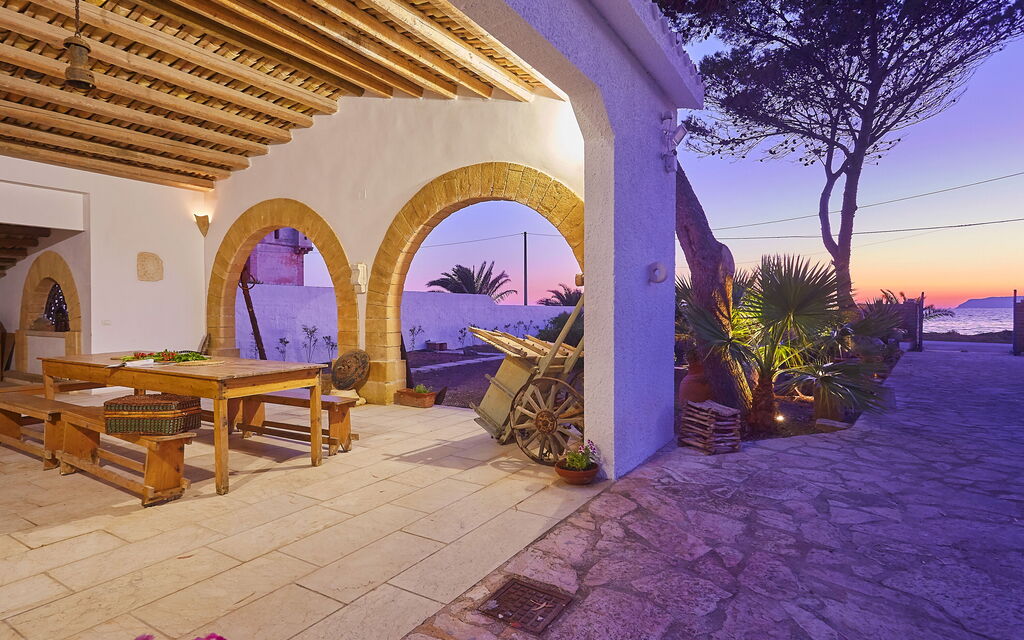 Villa Maraus: all'aperto, Esterni