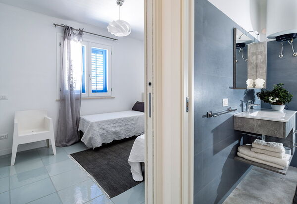 Spuma Di Mare: Bathroom, Bedroom