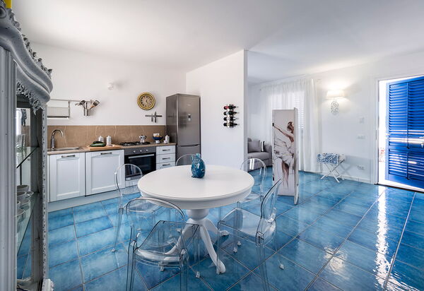 Spuma Di Mare: Dining Room, Kitchen, Living Room